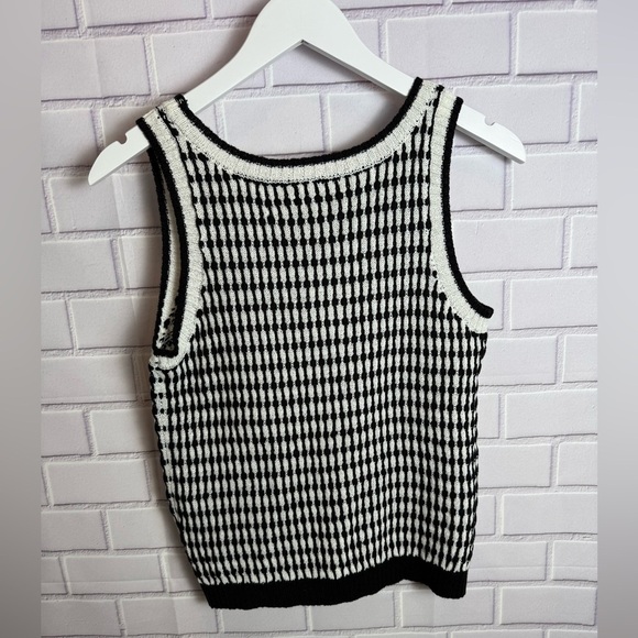 BLUE PEPPER black and white stripe Knit Sleeveless Sweater/size L - Picture 7 of 10
